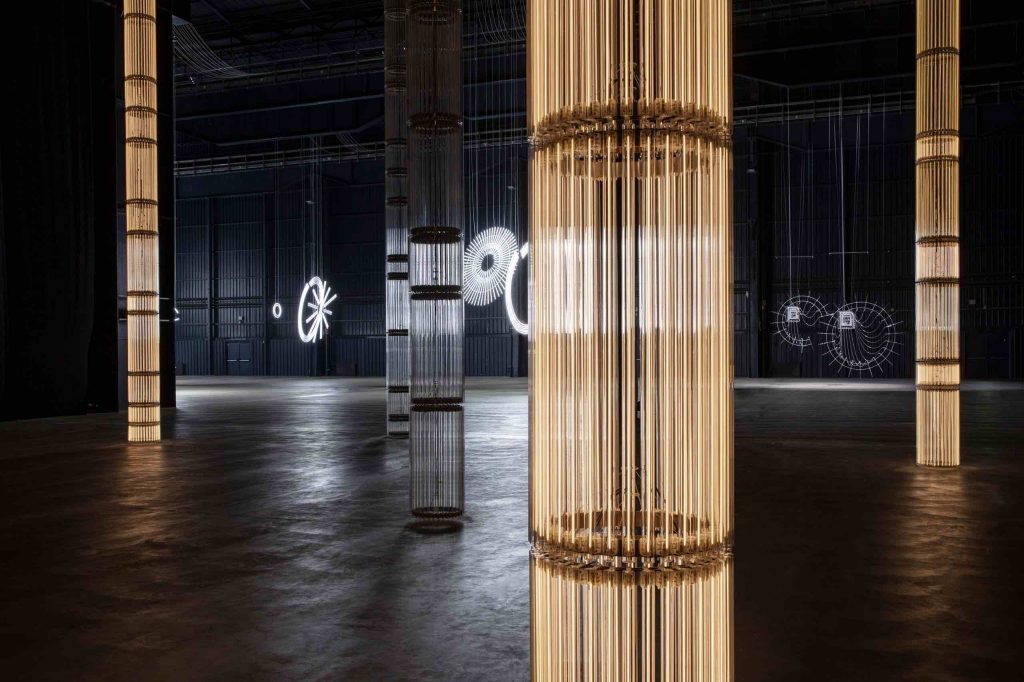 Cerith Wyn Evans, “….the Illuminating Gas”, exhibition view at Pirelli HangarBicocca, Milan, 2019. Courtesy of the artist and Pirelli HangarBicocca, Milan. Photo- Agostino Osio.