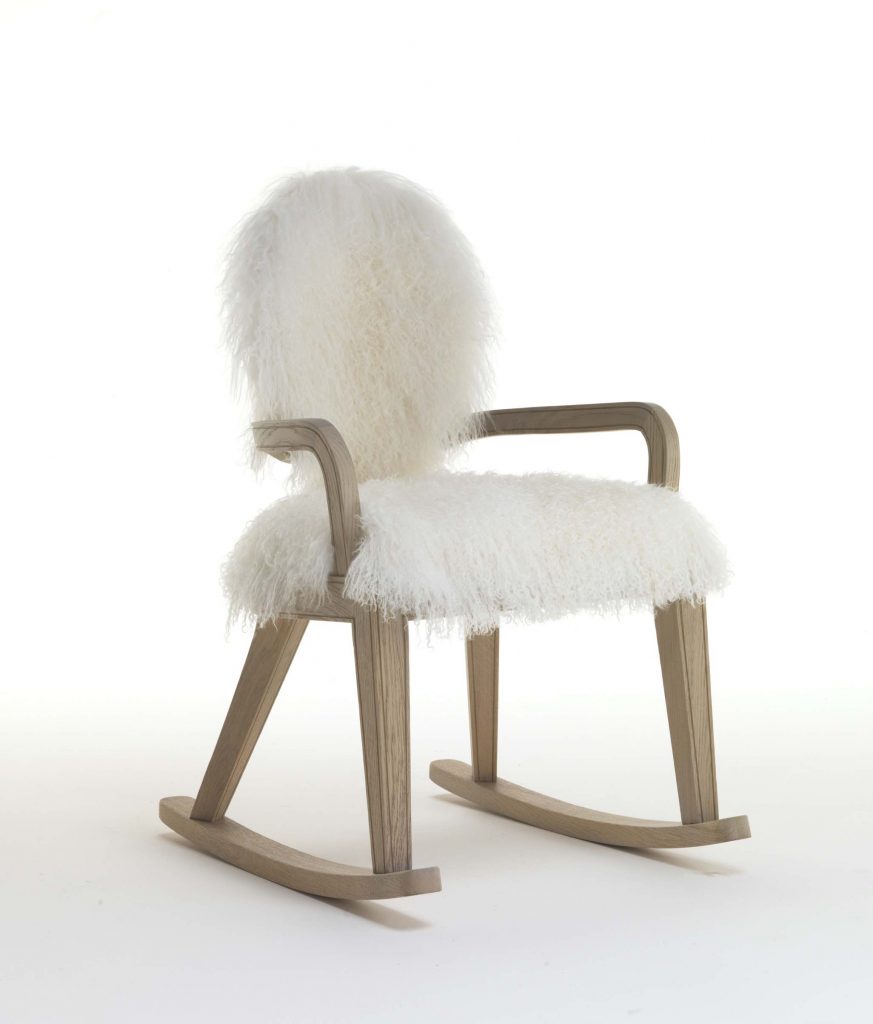 meble inspirowane zimą Fratelli Boffi - Monarch - rocking chair - design Archer Humphryes Architects4