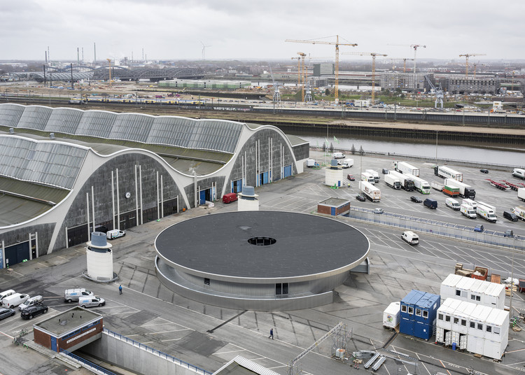 Grossmarkt_Theatre_Pavilion_johandehlin_aluminiowy pawilon Carmody Groarke 06