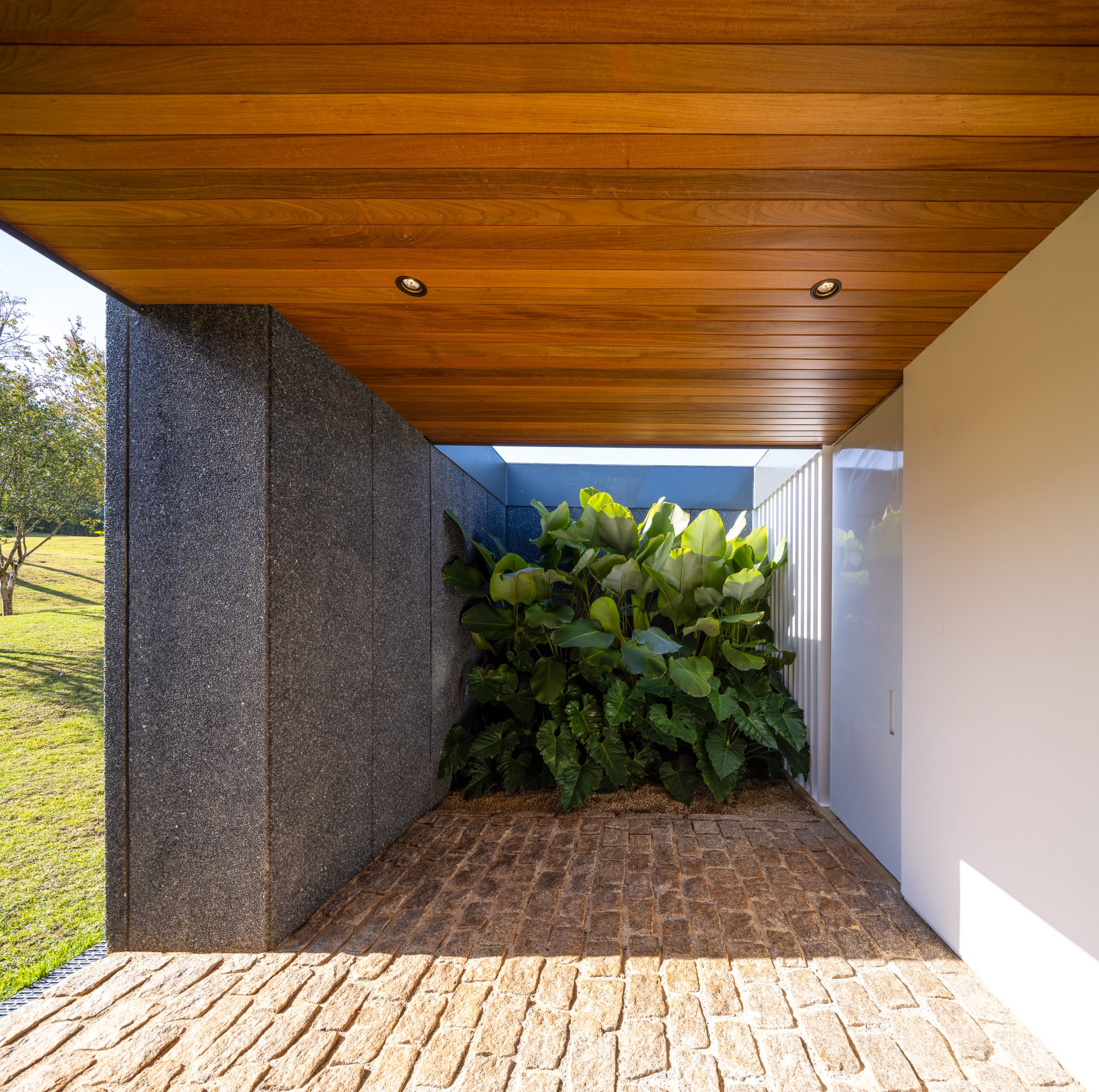 MFMM Arquitetura przedstawia Madeira House-pointofdesign