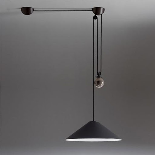 Lampa firmy Artemide, projekt Enzo Mari 