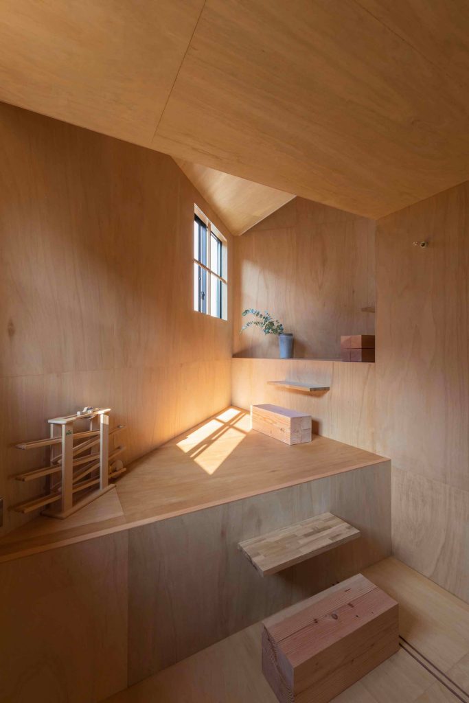 house-in-takatsuki-tato-architects wielopoziomowy dom 06