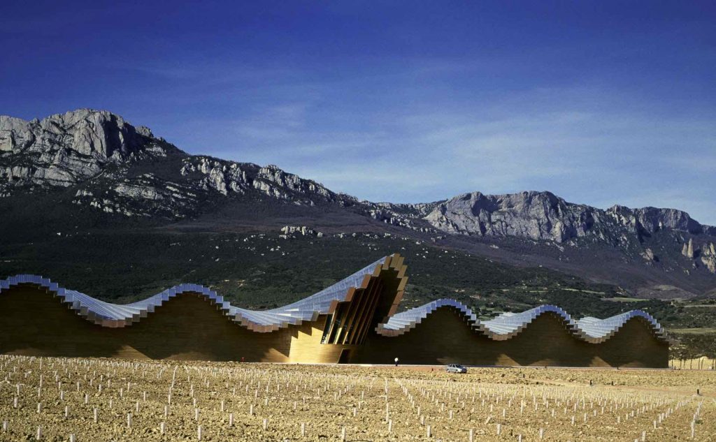 Santiago Calatrava laguardia-bodegas-ysios-01