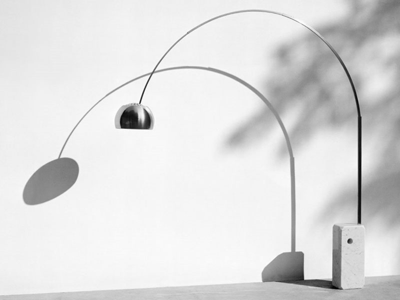 Lampa Arco marki Flos, projekt: Achille Castiglioni