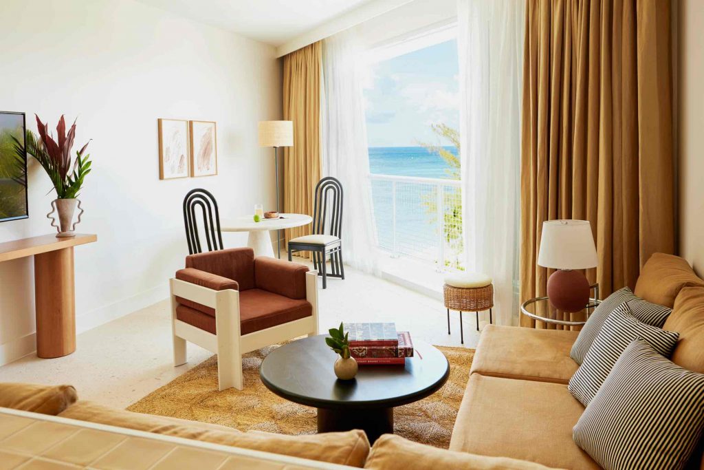 palm-heights-grand-cayman-beach-hotel-gabriella-khalil styl karaibskiej rezydencji z lat 70. 16